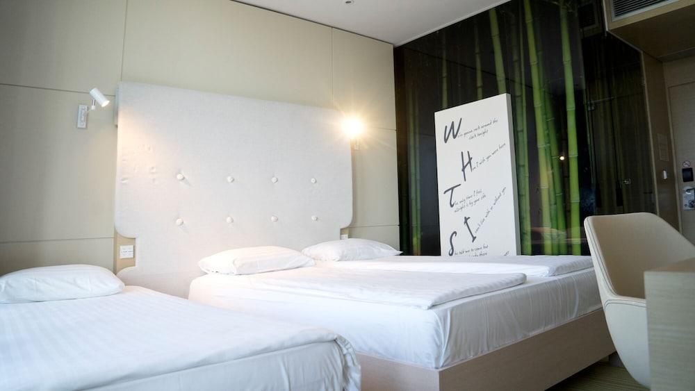 Sound Garden Hotel Airport Varšava Exteriér fotografie